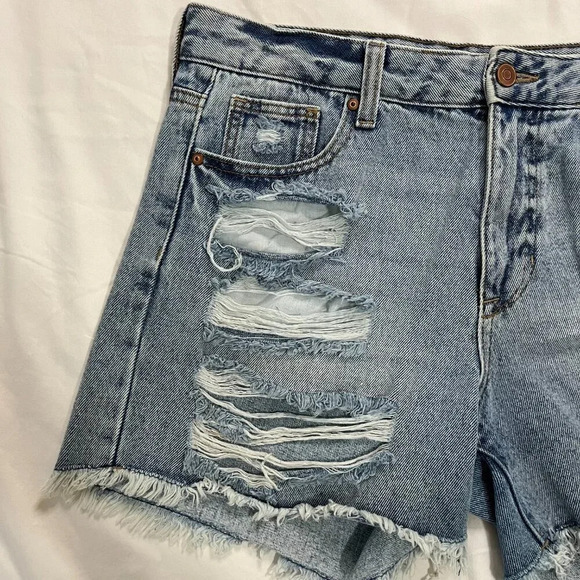 Celebrity Pink | Medium Wash Distressed High Waist Denim Jean Shorts | Size 7 - Picture 2 of 6